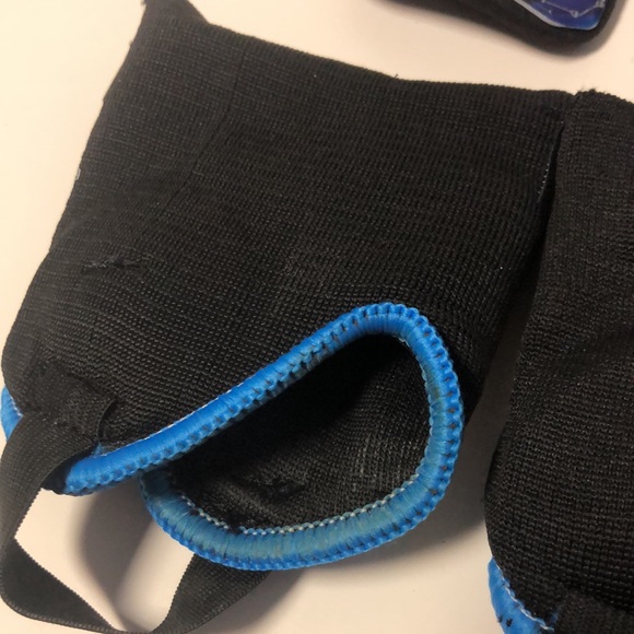 Mitre Junior Shin Guards - Picture 5 of 11